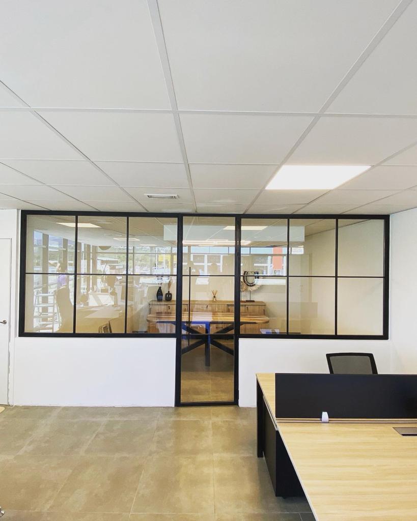 cerramiento minimalista a medida estepona