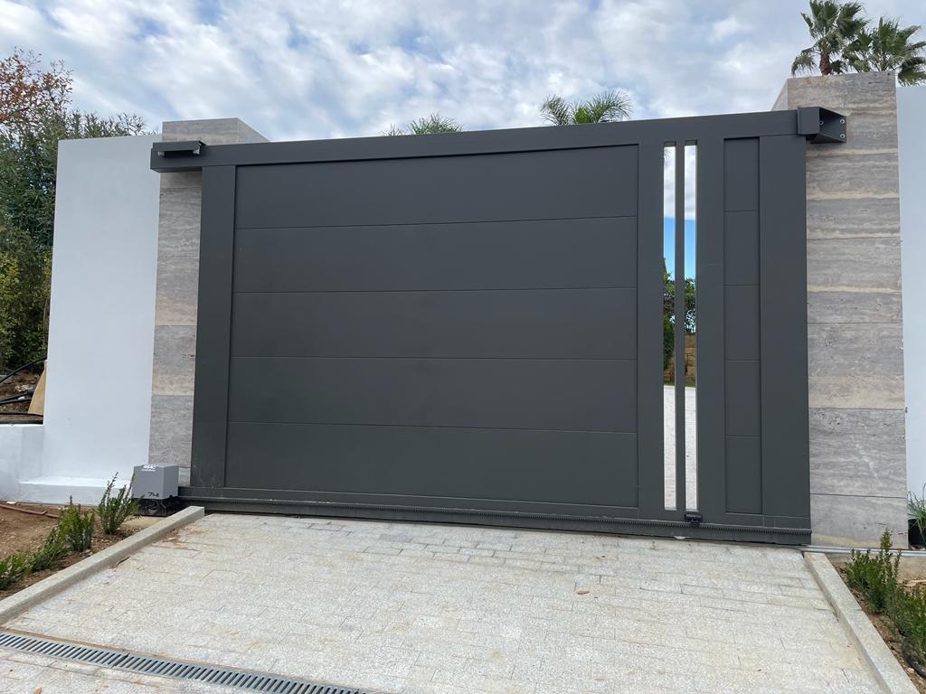 puerta a medida para garaje estepona